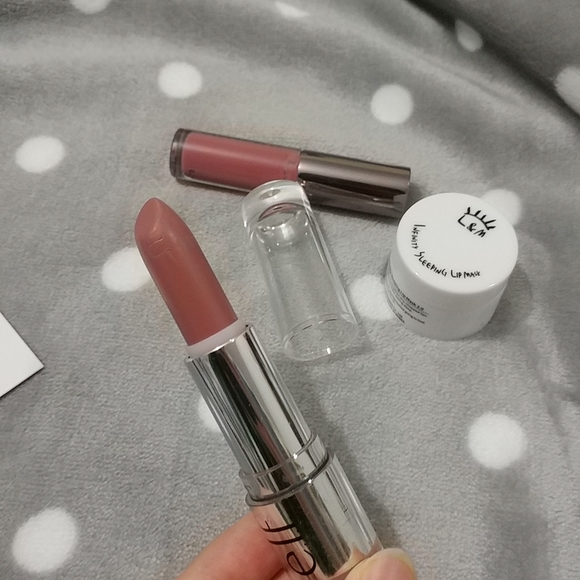 💖2/$30💖 Lipsticks and Lip Mask Bundle - Picture 4 of 5